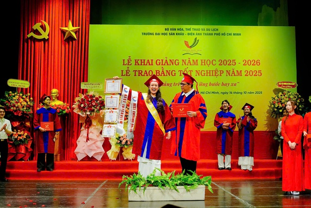 Nguyễn Thị Mỹ Linh vừa là thủ khoa đầu vào vừa là thủ khoa tốt nghiệp ngành Diễn viên Kịch, Điện ảnh - Truyền hình năm 2025 của Trường Đại học Sân khấu - Điện ảnh TPHCM. Ảnh: NVCC Nguyễn Thị Mỹ Linh vừa là thủ khoa đầu vào vừa là thủ khoa tốt nghiệp ngành Diễn viên Kịch, Điện ảnh - Truyền hình năm 2025 của Trường Đại học Sân khấu - Điện ảnh TPHCM. Ảnh: NVCC