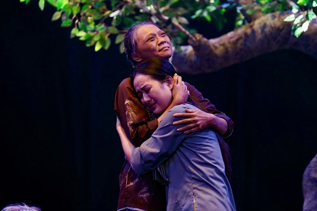 Nguyễn Thị Mỹ Linh đóng vai người Mẹ trong kịch bản Nổi gió của Nguyễn Thị Mỹ Linh đóng vai người Mẹ trong kịch bản Nổi gió của