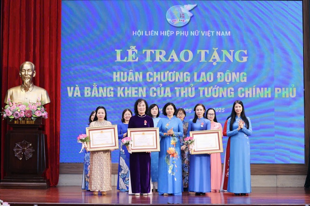 TƯ Hội LHPN Việt Nam có 16 đồng chí được tặng Huân chương Lao động và Bằng khen Thủ tướng Chính phủ- Ảnh 1.