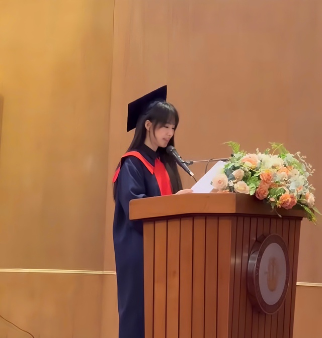 Lương Bích Hữu tốt nghiệp đại học ở tuổi 41- Ảnh 1.