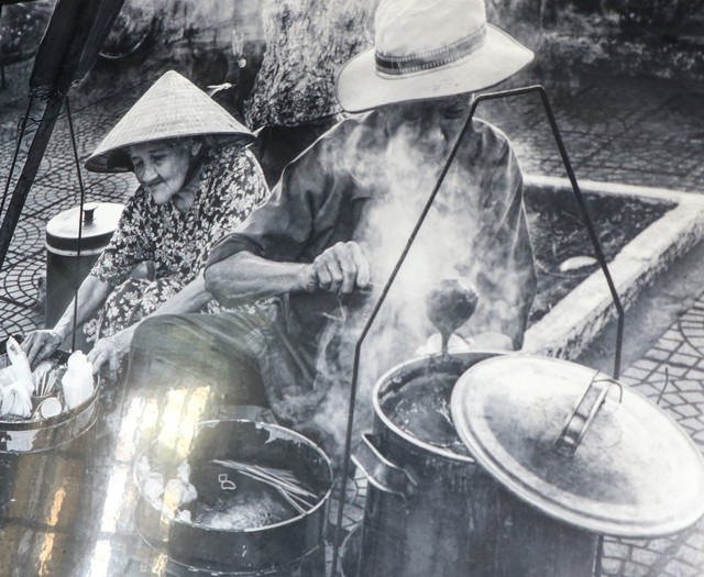 Một chén xí mà buổi sớm và hành trình giữ nghề bằng chữ hiếu ở phố cổ Hội An- Ảnh 4. Một chén xí mà buổi sớm và hành trình giữ nghề bằng chữ hiếu ở phố cổ Hội An- Ảnh 4.