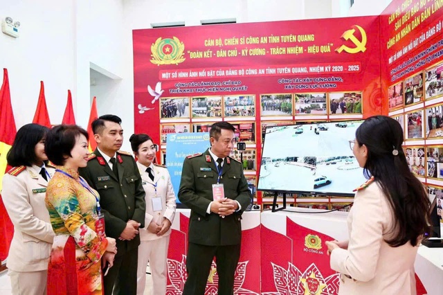 Nhiều giải pháp giúp phụ nữ Công an Tuyên Quang tự tin làm chủ công nghệ chuyển đổi số- Ảnh 1.