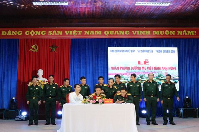 Binh chủng Tăng thiết giáp nhận phụng dưỡng 11 Mẹ Việt Nam Anh hùng- Ảnh 2. Binh chủng Tăng thiết giáp nhận phụng dưỡng 11 Mẹ Việt Nam Anh hùng- Ảnh 2.