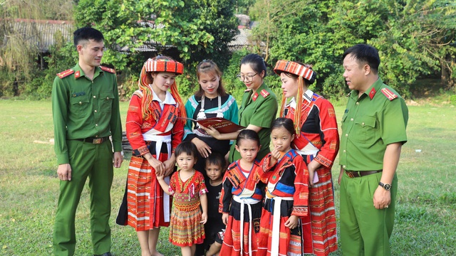 Nhiều giải pháp giúp phụ nữ Công an Tuyên Quang tự tin làm chủ công nghệ chuyển đổi số- Ảnh 4.