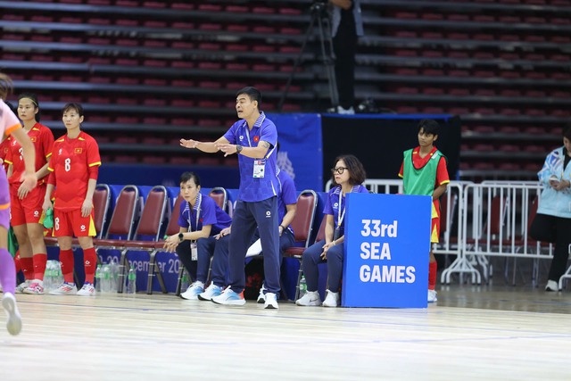 SEA Games 33: Thắng Philippines, Đội tuyển Futsal nữ Việt Nam giành vé vào Chung kết- Ảnh 3. SEA Games 33: Thắng Philippines, Đội tuyển Futsal nữ Việt Nam giành vé vào Chung kết- Ảnh 3.