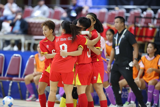 SEA Games 33: Thắng Philippines, Đội tuyển Futsal nữ Việt Nam giành vé vào Chung kết- Ảnh 5. SEA Games 33: Thắng Philippines, Đội tuyển Futsal nữ Việt Nam giành vé vào Chung kết- Ảnh 5.