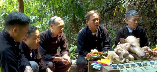 Giữ hồn rừng bằng lễ "cấm bản" của người Lự- Ảnh 2.