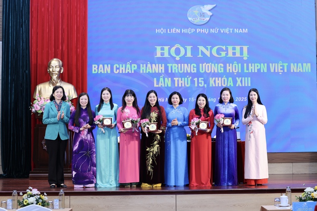 Bầu 5 đồng chí vào Ban Chấp hành TƯ Hội LHPN Việt Nam khóa XIII, nhiệm kỳ 2022-2027- Ảnh 2.