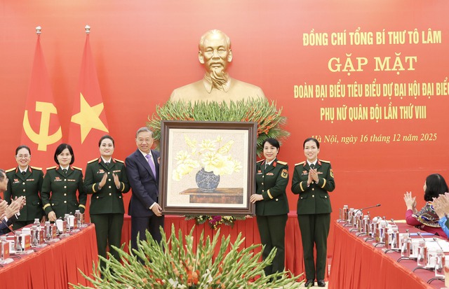 Tổng Bí thư Tô Lâm: Phấn đấu mỗi cá nhân phụ nữ Quân đội là một gương sáng- Ảnh 10. Tổng Bí thư Tô Lâm: Phấn đấu mỗi cá nhân phụ nữ Quân đội là một gương sáng- Ảnh 10.