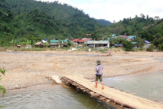 Bản Na Ngân nằm biệt lập giữa rừng sâu Bản Na Ngân nằm biệt lập giữa rừng sâu
