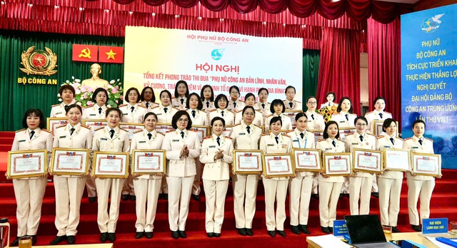 Phát động phong trào thi đua "Ba Nhất" trong toàn lực lượng phụ nữ Công an nhân dân- Ảnh 4. Phát động phong trào thi đua "Ba Nhất" trong toàn lực lượng phụ nữ Công an nhân dân- Ảnh 4.