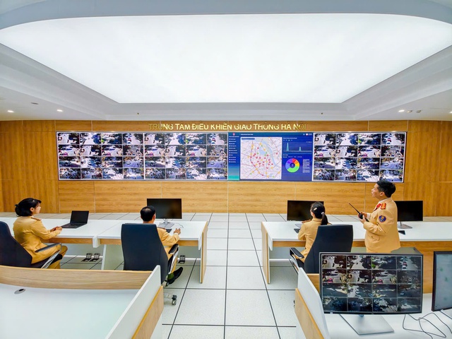 Hà Nội: Camera AI ghi hình 360 độ, phát hiện 23 nhóm vi phạm ở cự ly 700m- Ảnh 1. Hà Nội: Camera AI ghi hình 360 độ, phát hiện 23 nhóm vi phạm ở cự ly 700m- Ảnh 1.