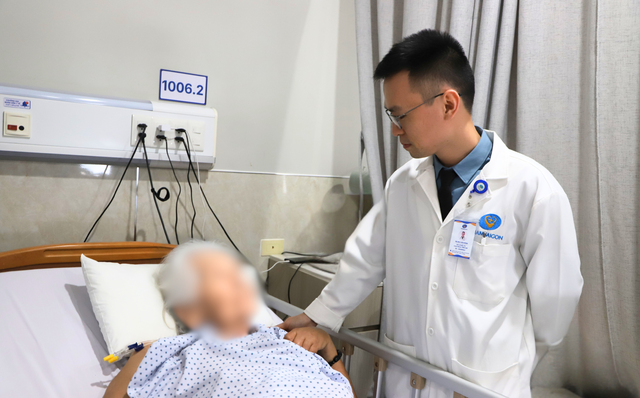 Nữ nội trợ U70 táo bón suốt 10 năm phải cắt gần như toàn bộ đại tràng- Ảnh 1.