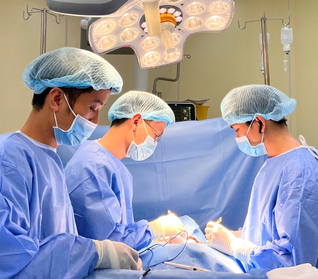 Nữ nội trợ U70 táo bón suốt 10 năm phải cắt gần như toàn bộ đại tràng- Ảnh 3.