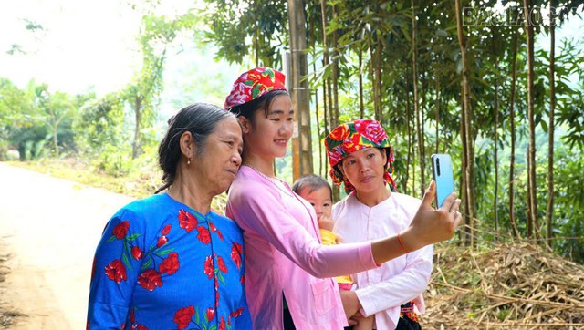 Chuyển đổi số: Phát huy vai trò của nữ cán bộ cơ sở vùng dân tộc thiểu số- Ảnh 4. Chuyển đổi số: Phát huy vai trò của nữ cán bộ cơ sở vùng dân tộc thiểu số- Ảnh 4.