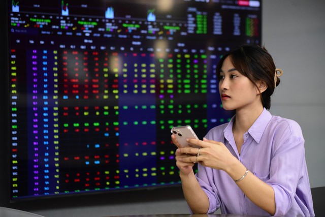 Áp lực bán vẫn hiện hữu, VN-Index chưa thoát khỏi sắc đỏ- Ảnh 1.