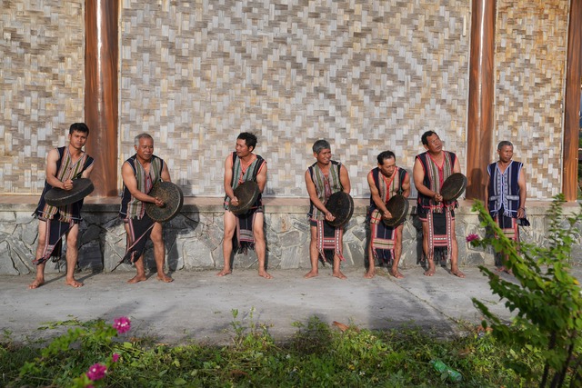 Những người M'Nông giữ âm vang nhịp điệu cồng chiêng giữa đại ngàn- Ảnh 3.