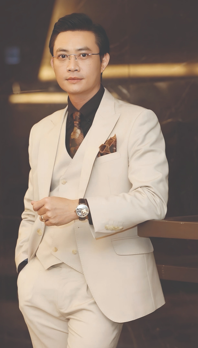 Diễn viên Tiến Lộc và bí quyết hòa hợp với người bạn đời khác ngành- Ảnh 1. Diễn viên Tiến Lộc và bí quyết hòa hợp với người bạn đời khác ngành- Ảnh 1.