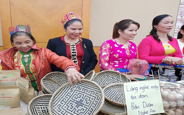 Giảm nghèo cho phụ nữ dân tộc thiểu số: Cần giải pháp thực chất và nhân lực chuyên sâu- Ảnh 1.