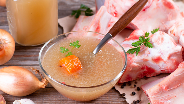 Sự thật về nước hầm xương vẫn được coi là 