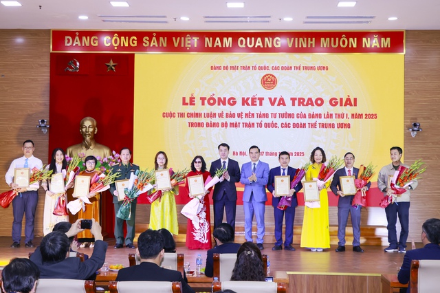 Đảng bộ MTTQ, các đoàn thể Trung ương trao giải Cuộc thi chính luận về bảo vệ nền tảng tư tưởng của Đảng lần thứ I- Ảnh 4. Đảng bộ MTTQ, các đoàn thể Trung ương trao giải Cuộc thi chính luận về bảo vệ nền tảng tư tưởng của Đảng lần thứ I- Ảnh 4.