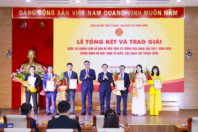 Đảng bộ MTTQ, các đoàn thể Trung ương trao giải Cuộc thi chính luận về bảo vệ nền tảng tư tưởng của Đảng lần thứ I- Ảnh 3. Đảng bộ MTTQ, các đoàn thể Trung ương trao giải Cuộc thi chính luận về bảo vệ nền tảng tư tưởng của Đảng lần thứ I- Ảnh 3.