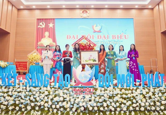 Những khoảnh khắc đáng nhớ của Đại hội đại biểu Phụ nữ tỉnh Phú Thọ lần thứ I- Ảnh 10. Những khoảnh khắc đáng nhớ của Đại hội đại biểu Phụ nữ tỉnh Phú Thọ lần thứ I- Ảnh 10.