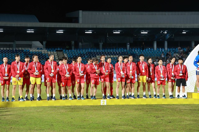 Đội tuyển bóng đá nữ Việt Nam tri ân HLV Mai Đức Chung, gửi lời cảm ơn người hâm mộ- Ảnh 3. Đội tuyển bóng đá nữ Việt Nam tri ân HLV Mai Đức Chung, gửi lời cảm ơn người hâm mộ- Ảnh 3.