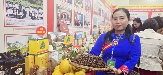 Phụ nữ xứ Lạng khoe đặc sản vùng cao tại Đại hội Nông dân tỉnh- Ảnh 2. Phụ nữ xứ Lạng khoe đặc sản vùng cao tại Đại hội Nông dân tỉnh- Ảnh 2.