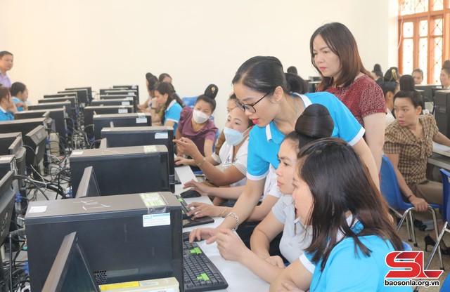 10 dấu ấn nổi bật của Hội LHPN tỉnh Sơn La giai đoạn 2021-2025- Ảnh 6. 10 dấu ấn nổi bật của Hội LHPN tỉnh Sơn La giai đoạn 2021-2025- Ảnh 6.