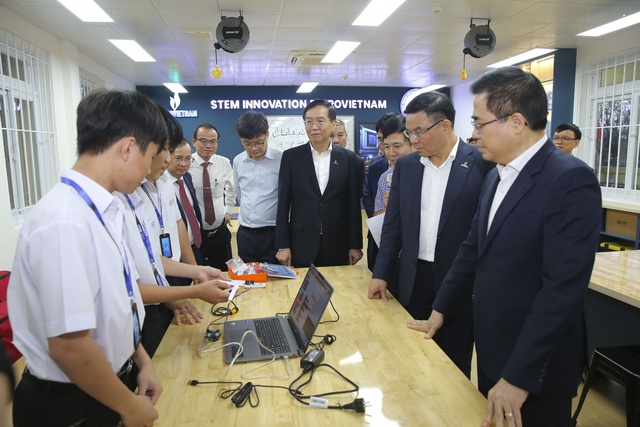 STEM Innovation Petrovietnam: Công nghệ rút ngắn khoảng cách vùng miền- Ảnh 2. STEM Innovation Petrovietnam: Công nghệ rút ngắn khoảng cách vùng miền- Ảnh 2.
