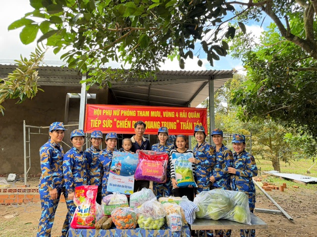 Phụ nữ Hải Quân tiếp sức "Chiến dịch Quang Trung" tại xã miền núi Tây Khánh Sơn- Ảnh 2. Phụ nữ Hải Quân tiếp sức "Chiến dịch Quang Trung" tại xã miền núi Tây Khánh Sơn- Ảnh 2.