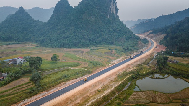 Thông tuyến huyết mạch giao thông Cao Bằng- Lạng Sơn, mở trục chiến lược vùng Đông Bắc- Ảnh 1. Thông tuyến huyết mạch giao thông Cao Bằng- Lạng Sơn, mở trục chiến lược vùng Đông Bắc- Ảnh 1.