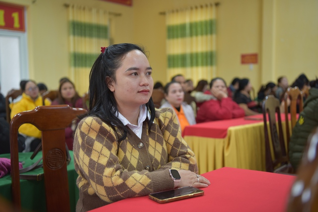 Người Pa Cô học lại nghi lễ tế thần nước: 