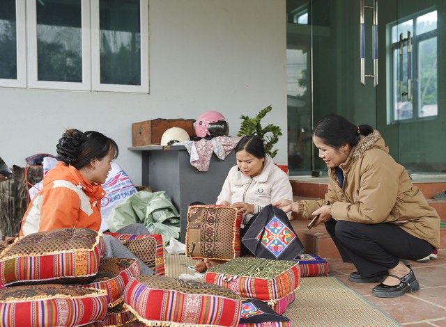 Khơi thông nguồn vốn ưu đãi cho phụ nữ dân tộc thiểu số Khun Há vươn lên- Ảnh 3.