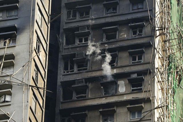 Thành lập Ủy ban điều tra độc lập vụ cháy chung cư ở Hồng Kông- Ảnh 1.