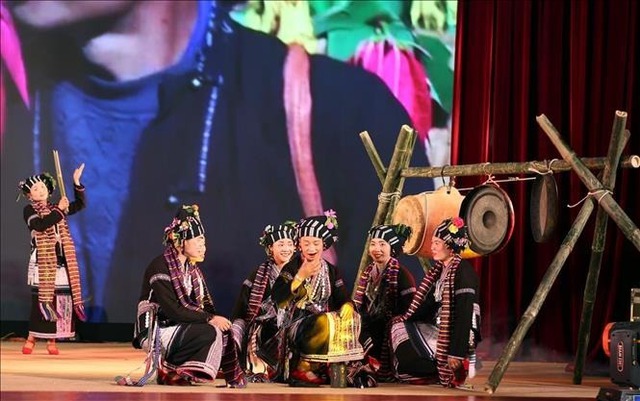 Lan tỏa nét đẹp văn hóa dân tộc Lự từ các đội văn nghệ quần chúng- Ảnh 1. Lan tỏa nét đẹp văn hóa dân tộc Lự từ các đội văn nghệ quần chúng- Ảnh 1.