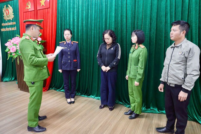 Bắt 2 nữ cán bộ thuế ở Bắc Ninh nhận hối lộ 4,3 tỷ đồng- Ảnh 1. Bắt 2 nữ cán bộ thuế ở Bắc Ninh nhận hối lộ 4,3 tỷ đồng- Ảnh 1.