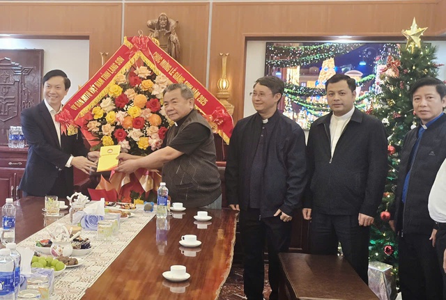 UBTƯ MTTQ Việt Nam thăm, chúc mừng Tòa Giám mục Giáo phận Lạng Sơn - Cao Bằng- Ảnh 1. UBTƯ MTTQ Việt Nam thăm, chúc mừng Tòa Giám mục Giáo phận Lạng Sơn - Cao Bằng- Ảnh 1.
