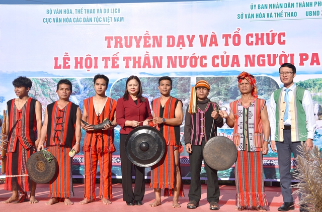 Lễ Tế thần nước đánh thức trách nhiệm gìn giữ văn hóa của thế hệ trẻ người Pa Cô- Ảnh 9.