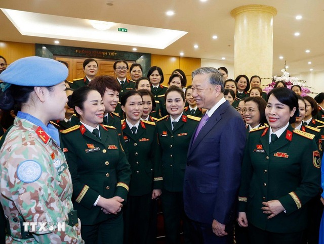 Tổng Bí thư Tô Lâm gặp mặt đoàn đại biểu tiêu biểu dự Đại hội đại biểu phụ nữ Quân đội lần thứ VIII