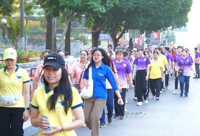 Giải đi bộ quanh chợ Bến Thành gây quỹ hơn 900 triệu đồng hỗ trợ người nghèo- Ảnh 10.