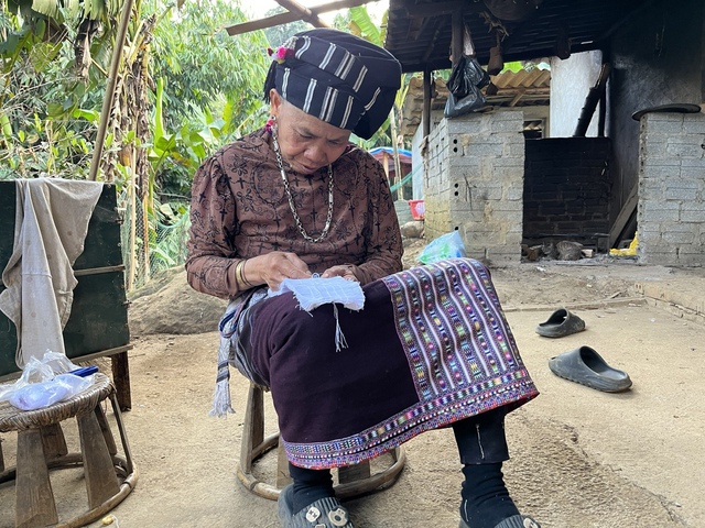 Bỏ hủ tục, xây dựng nếp sống mới ở Bản Thẳm- Ảnh 4.