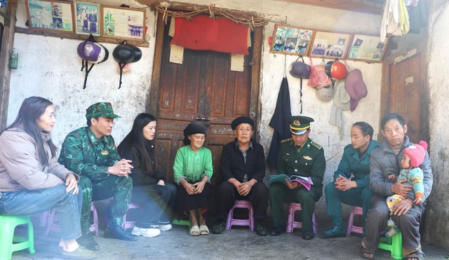 Điểm tựa trong cuộc chiến chống mua bán người nơi biên giới Phó Bảng- Ảnh 2.