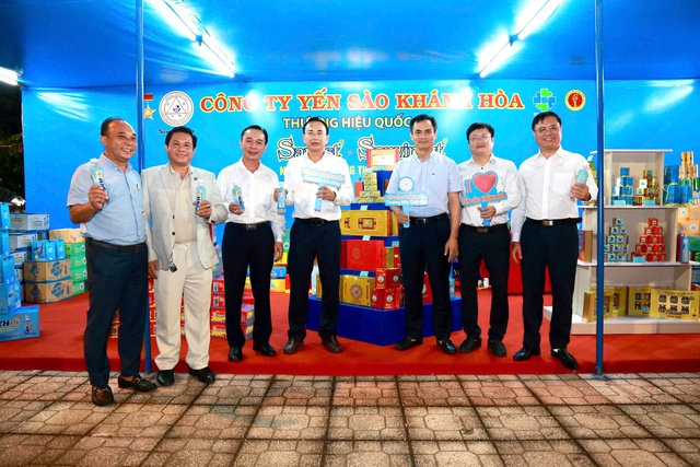 Khánh Hòa "tăng tốc" kích cầu tiêu dùng hàng Việt cuối năm- Ảnh 1.