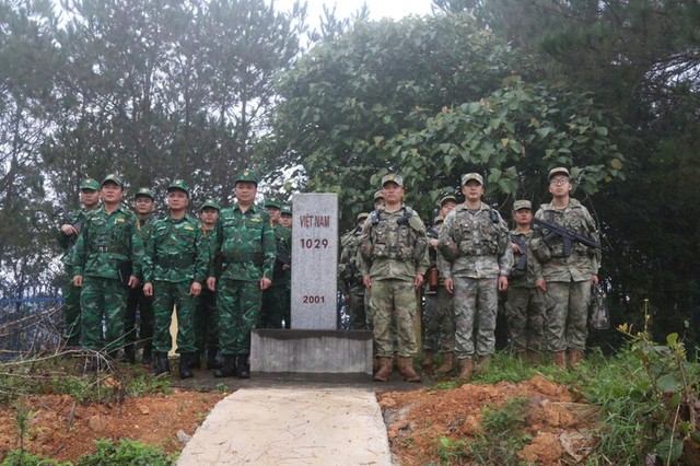 Tuần tra liên hợp biên giới Việt Nam - Trung Quốc- Ảnh 4.
