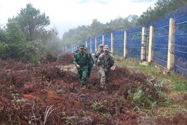 Tuần tra liên hợp biên giới Việt Nam - Trung Quốc- Ảnh 3.