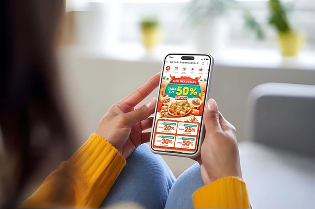 “Ông già Noel” ShopeeFood ghé thăm, phát quà món ngon xịn sò nhân dịp Giáng sinh- Ảnh 2.