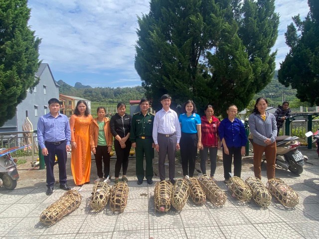 Bộ đội Biên phòng và Hội LHPN tỉnh Cao Bằng chung tay bảo vệ an ninh biên giới- Ảnh 2. Bộ đội Biên phòng và Hội LHPN tỉnh Cao Bằng chung tay bảo vệ an ninh biên giới- Ảnh 2.