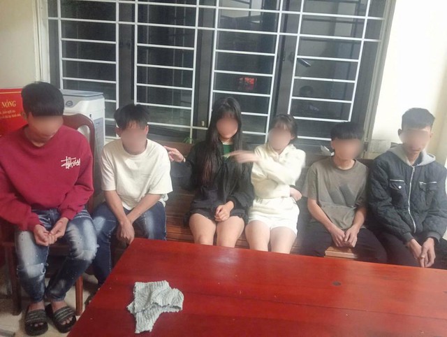 Ngăn chặn kịp thời nhóm học sinh hẹn đánh nhau, nữ sinh cũng tham gia- Ảnh 1.